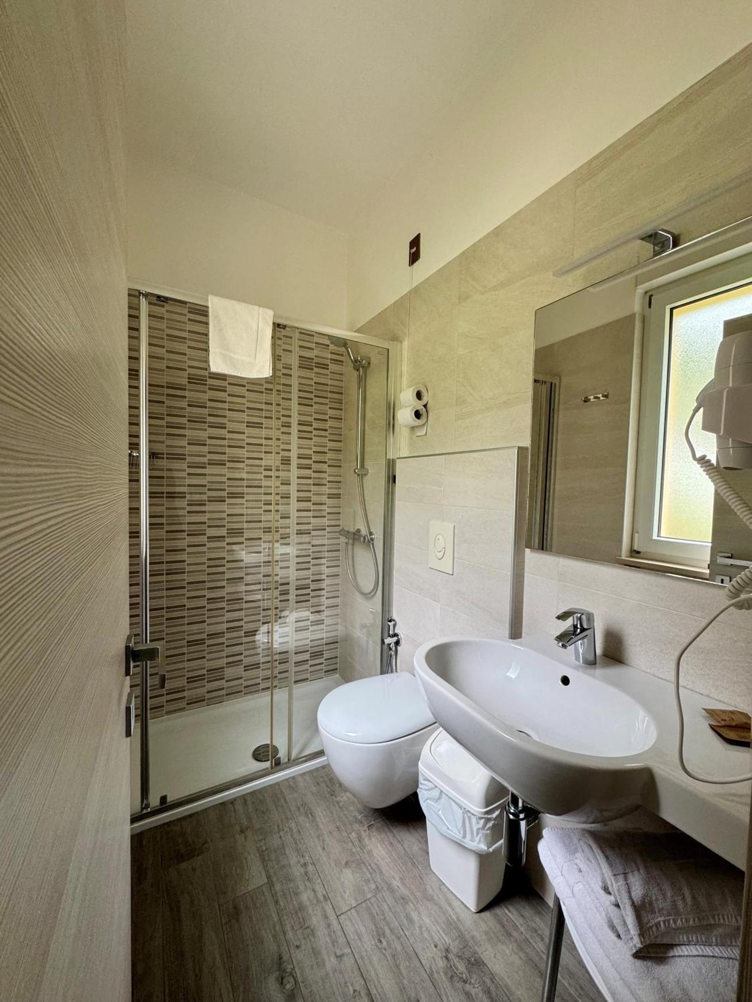 Hotel Casa Serena Мальчезине Экстерьер фото