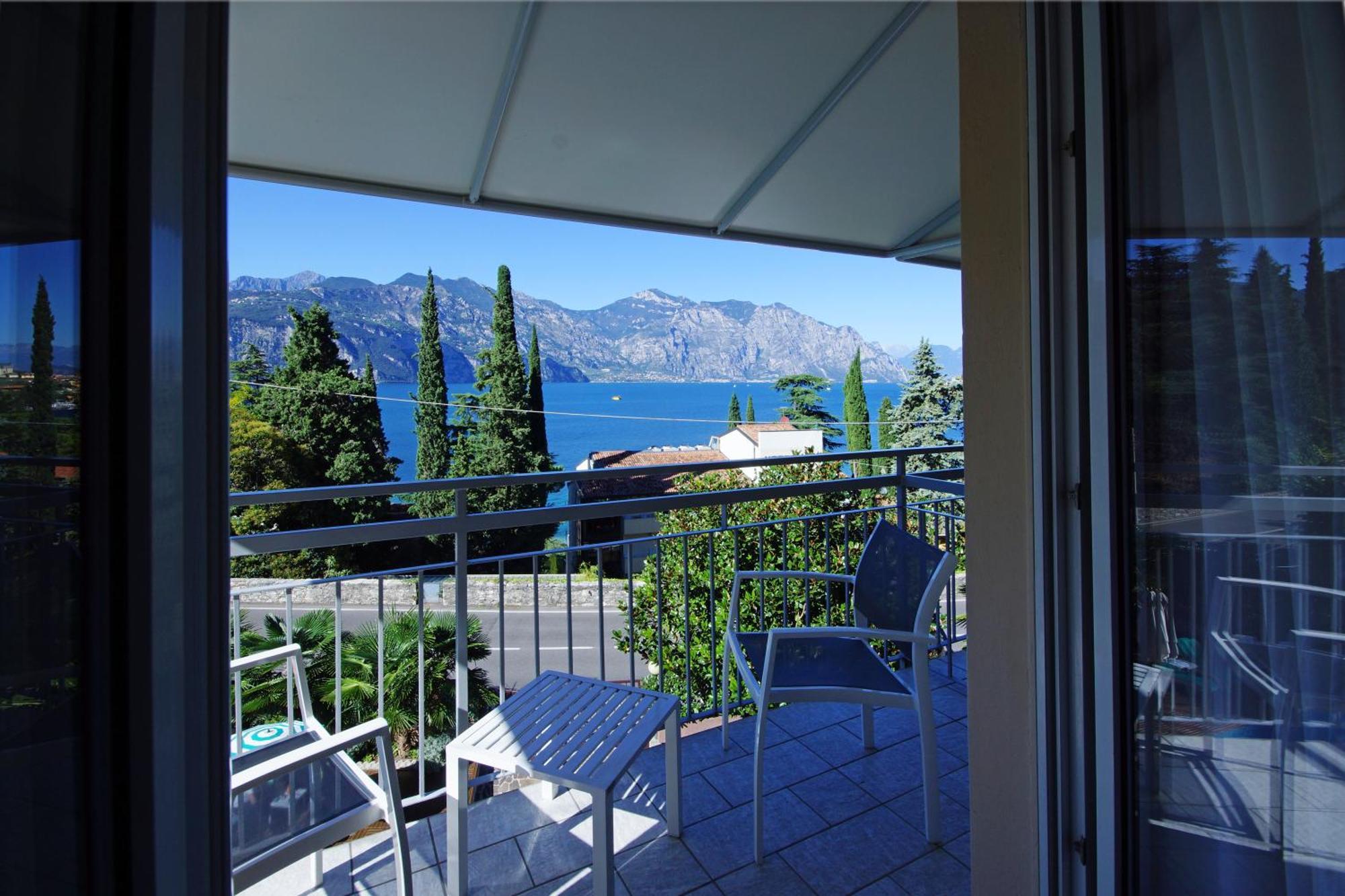 Hotel Casa Serena Мальчезине Экстерьер фото