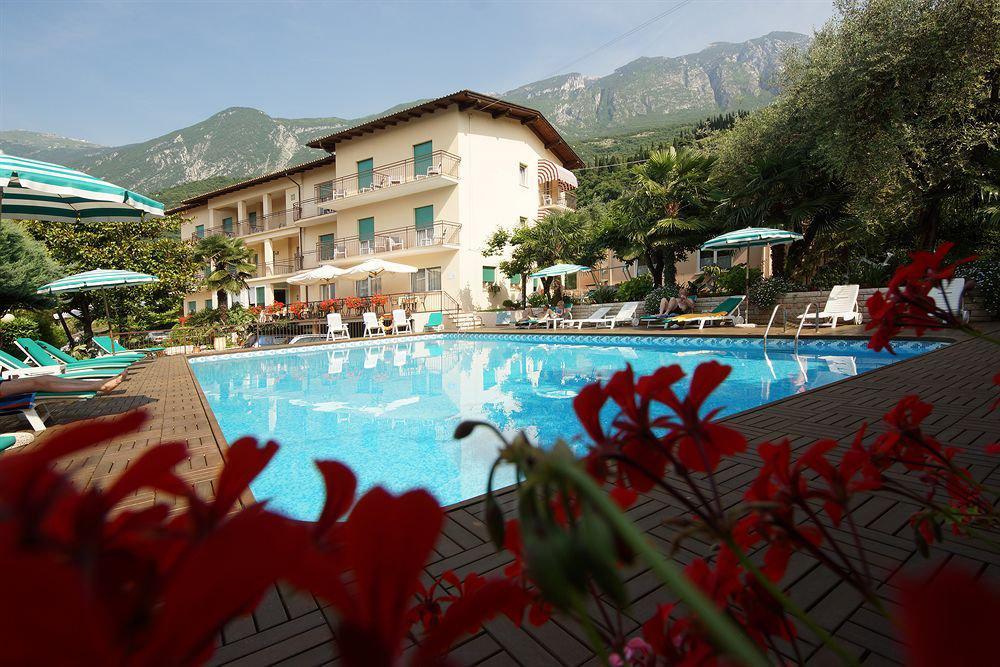 Hotel Casa Serena Мальчезине Экстерьер фото